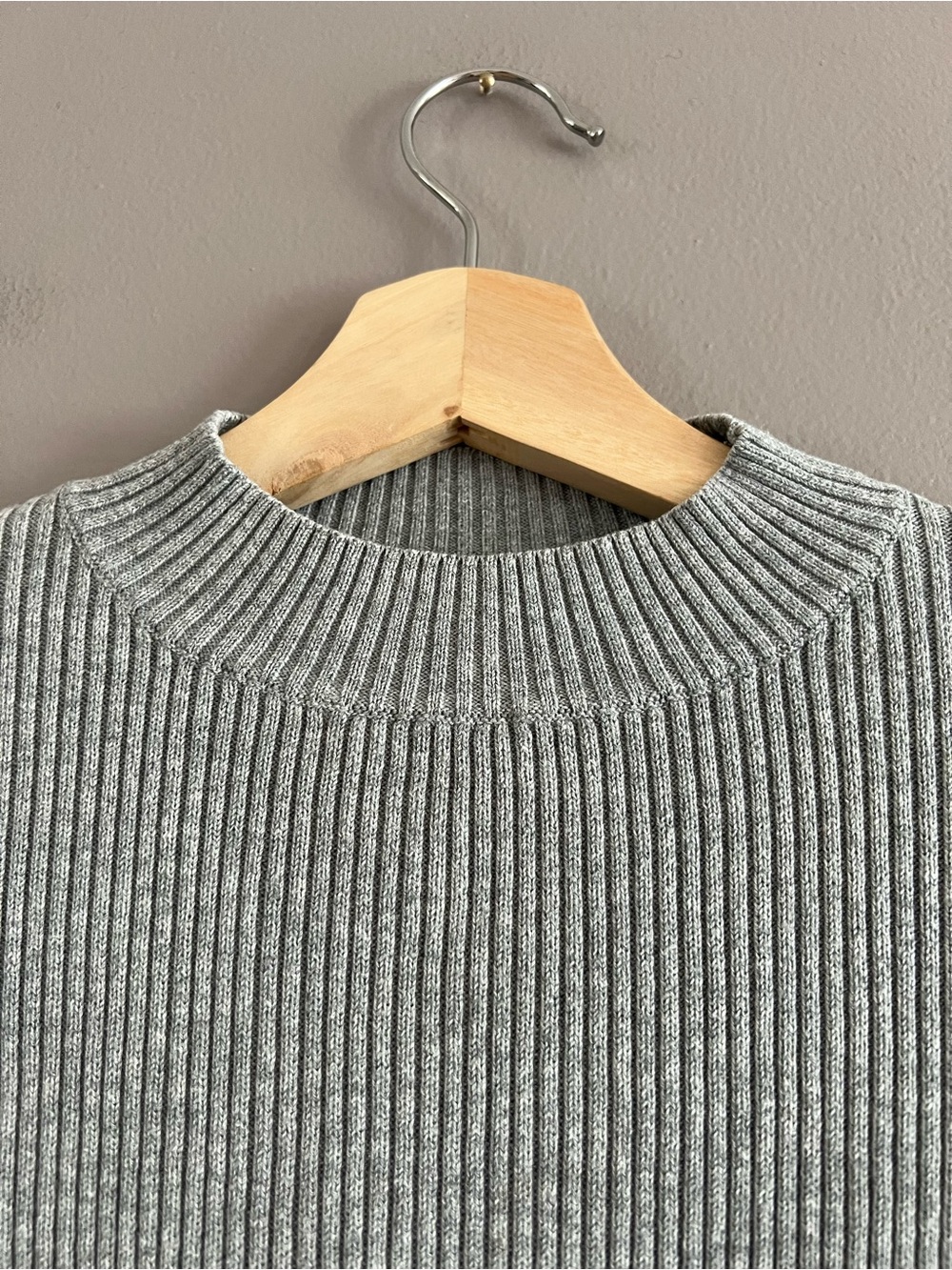 Brandy Melville Women's Cropped Mock Neck Ribbed Top Long Sleeve Gray One Size - Picture 3 of 11